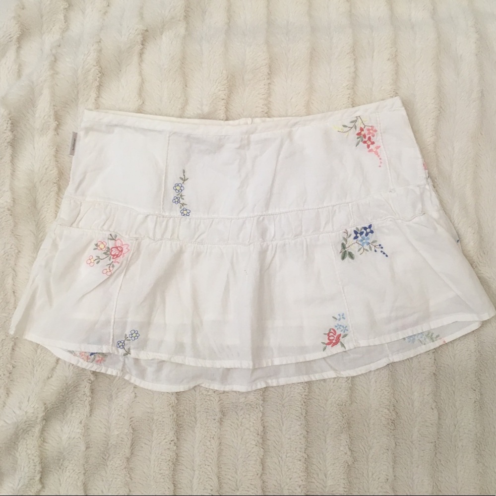 Hollister white floral mini skirt - Size 1